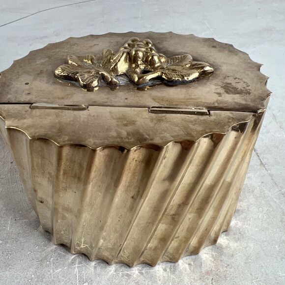 Vintage Fluted Brass Hinged Trinket Box Tea Caddy With Grapes - Picture 3 of 11